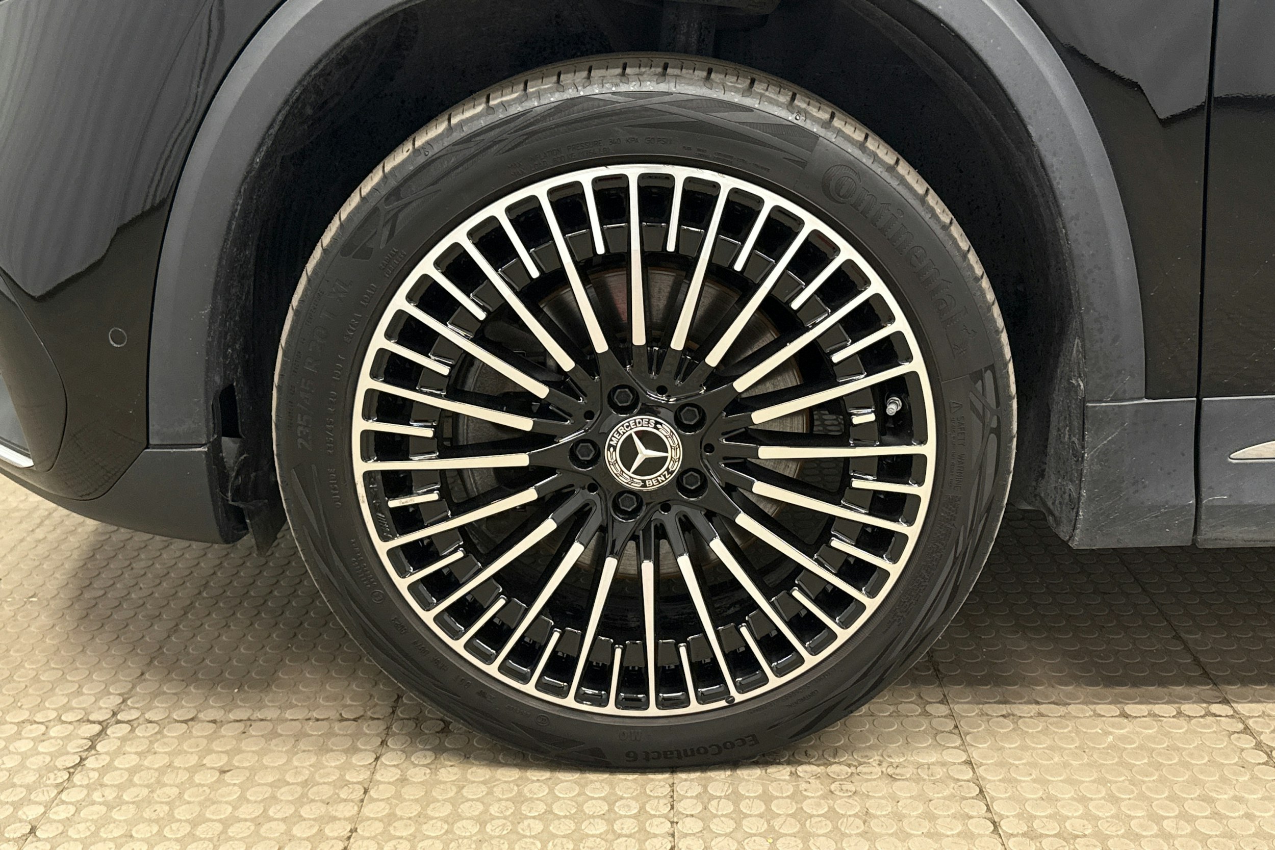 musta Mercedes-Benz EQA 2023 kuva 13.