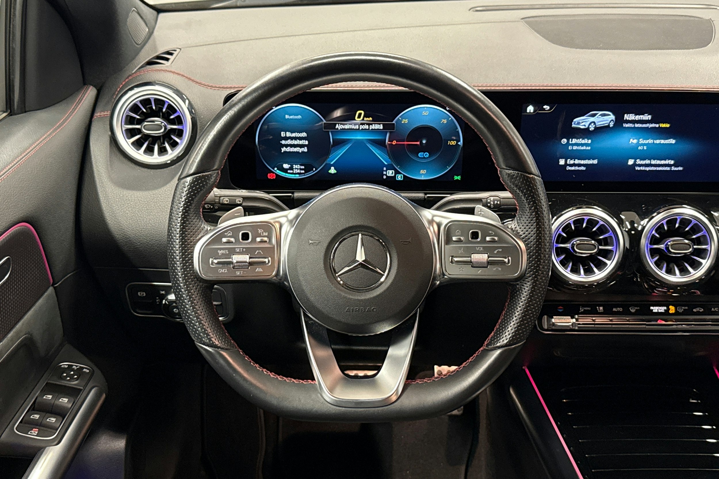 musta Mercedes-Benz EQA 2023 kuva 14.