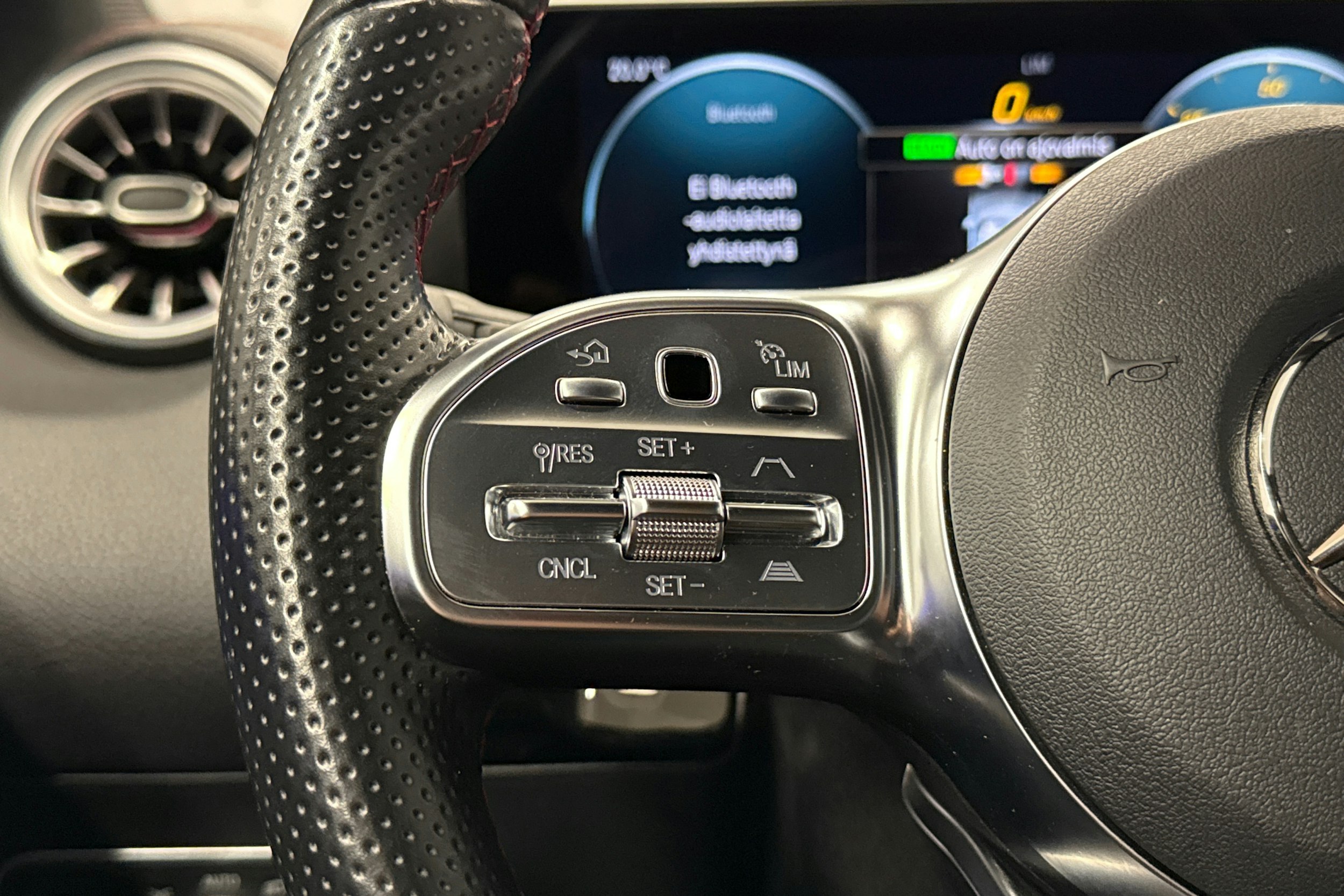 musta Mercedes-Benz EQA 2023 kuva 15.