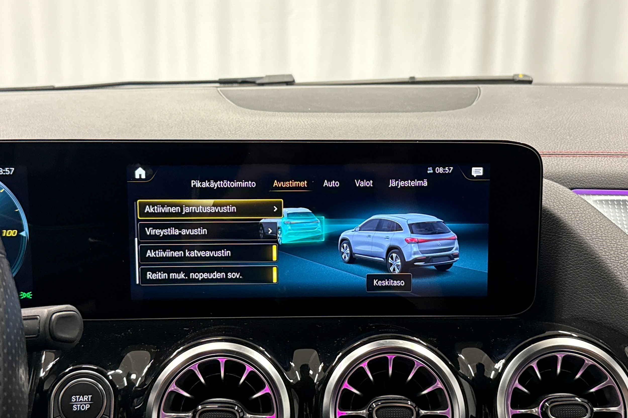 musta Mercedes-Benz EQA 2023 kuva 21.