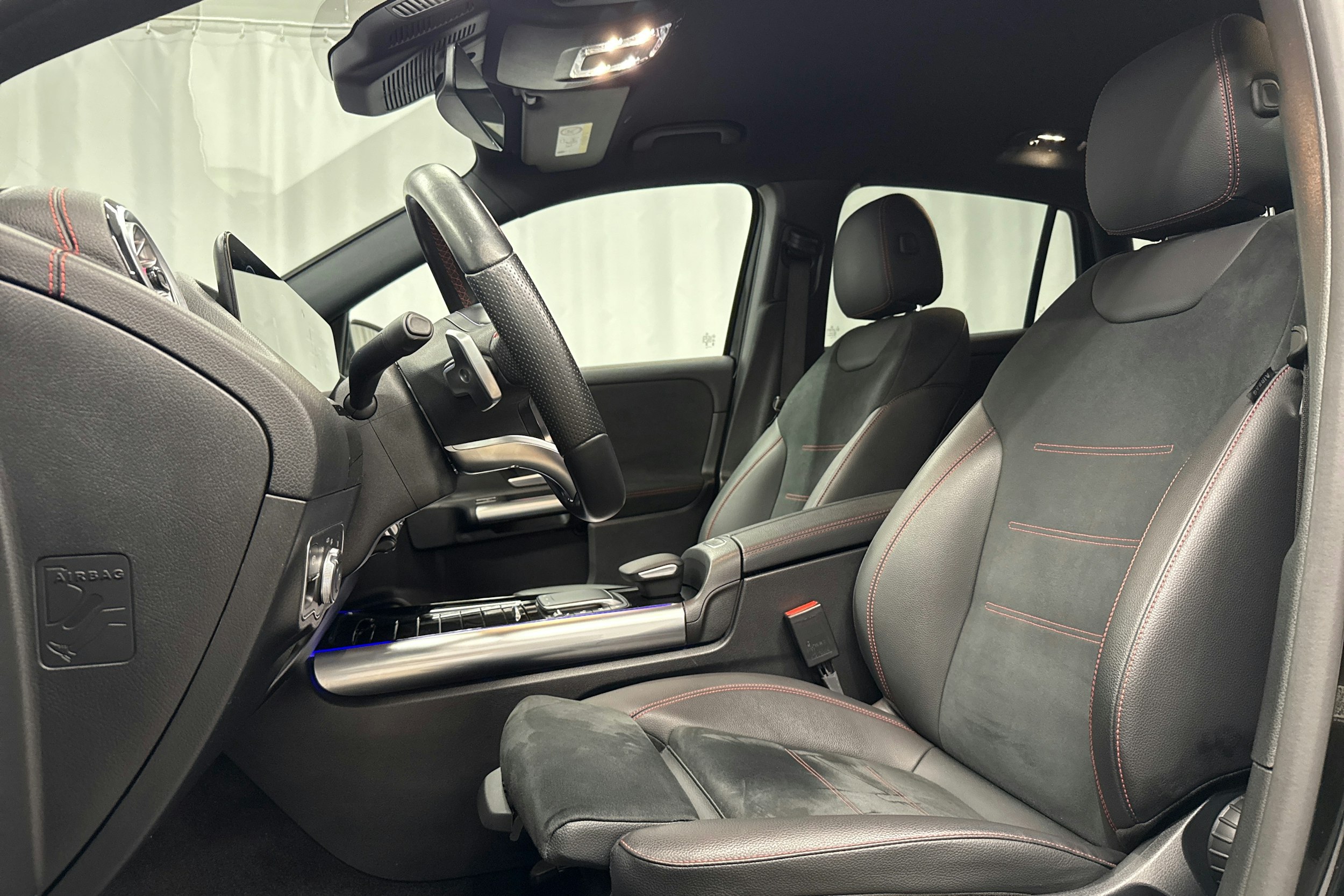 musta Mercedes-Benz EQA 2023 kuva 25.