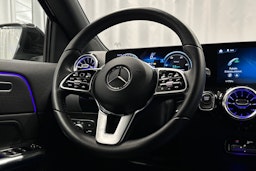 musta Mercedes-Benz EQA 2023 kuva 17.
