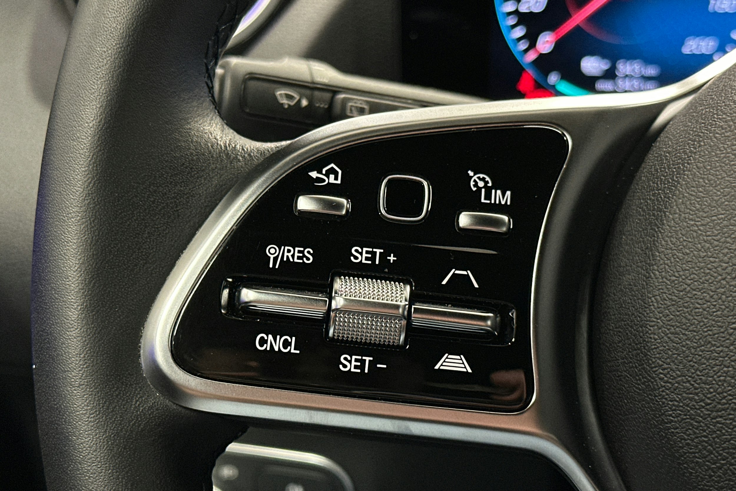 musta Mercedes-Benz EQA 2023 kuva 18.