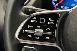 musta Mercedes-Benz EQA 2023 kuva 18.
