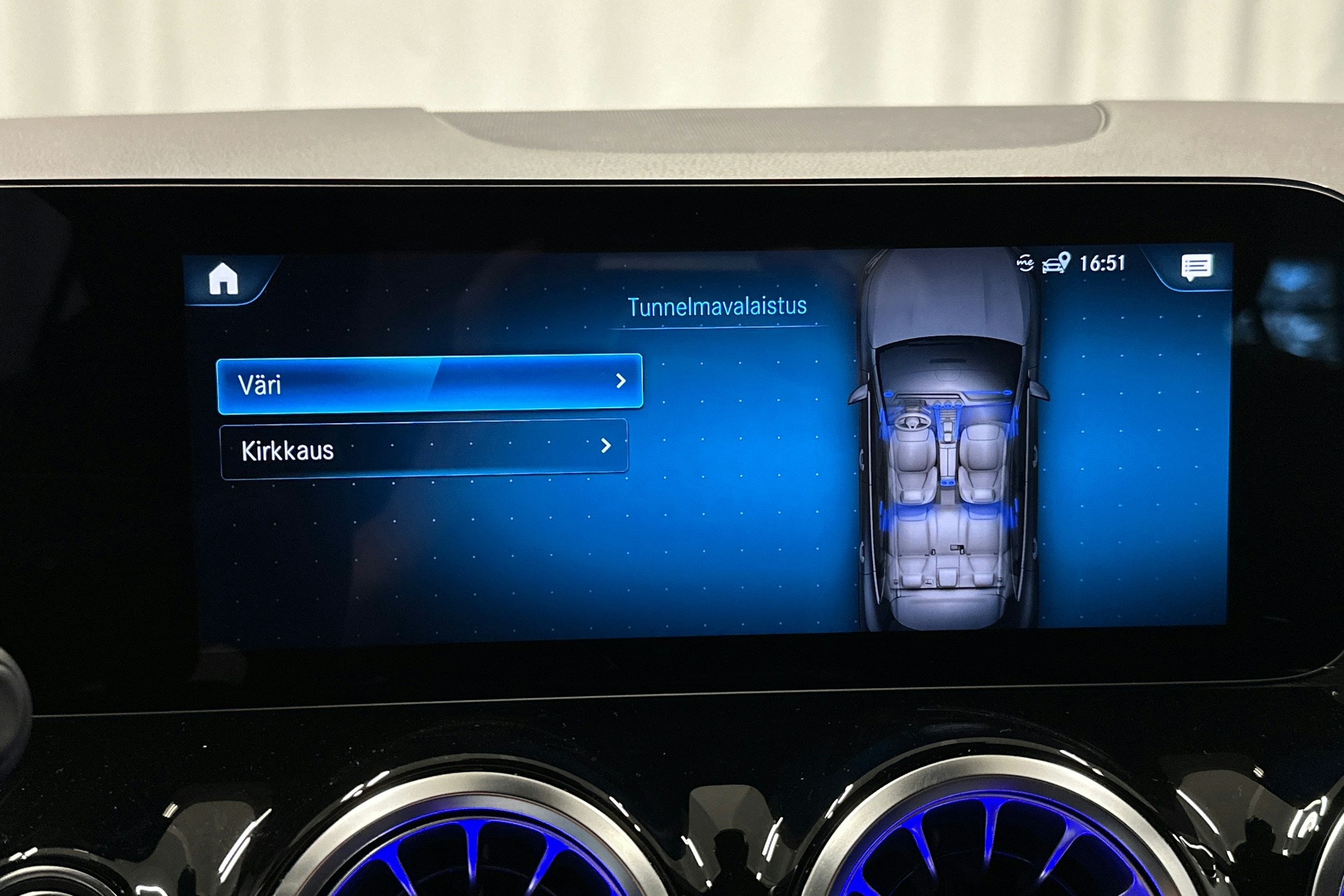 musta Mercedes-Benz EQA 2023 kuva 24.