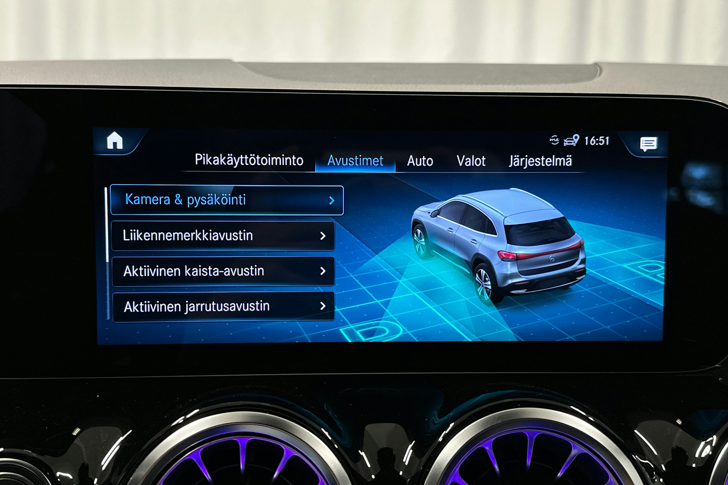 musta Mercedes-Benz EQA 2023 kuva 25.