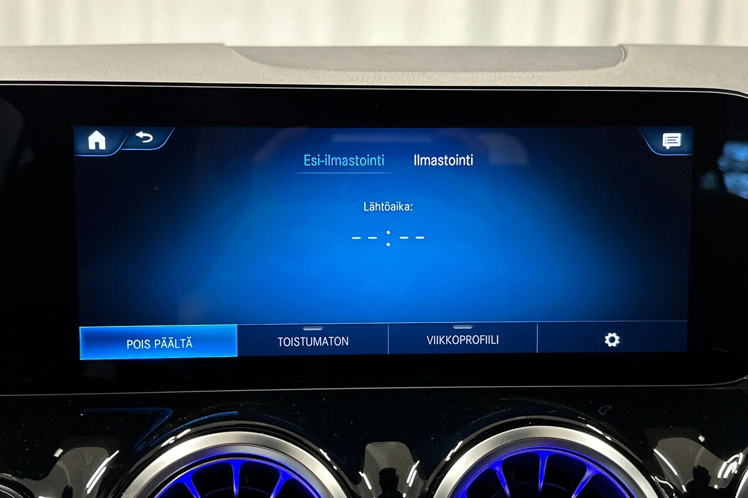 musta Mercedes-Benz EQA 2023 kuva 27.