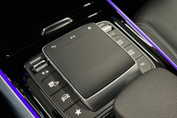 musta Mercedes-Benz EQA 2023 kuva 29.