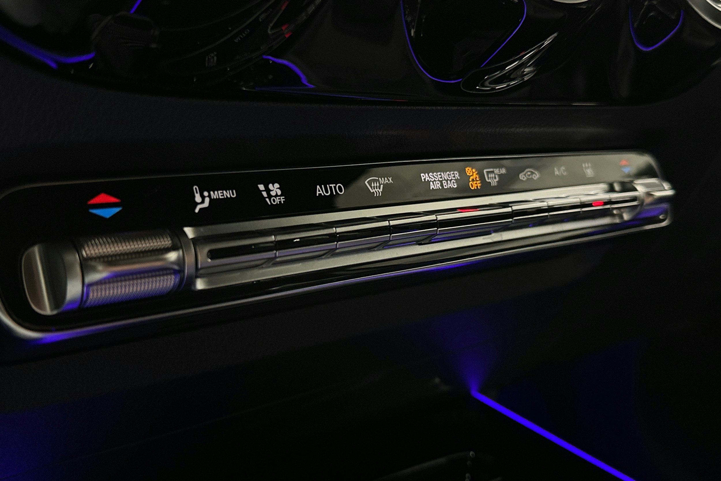 musta Mercedes-Benz EQA 2023 kuva 30.