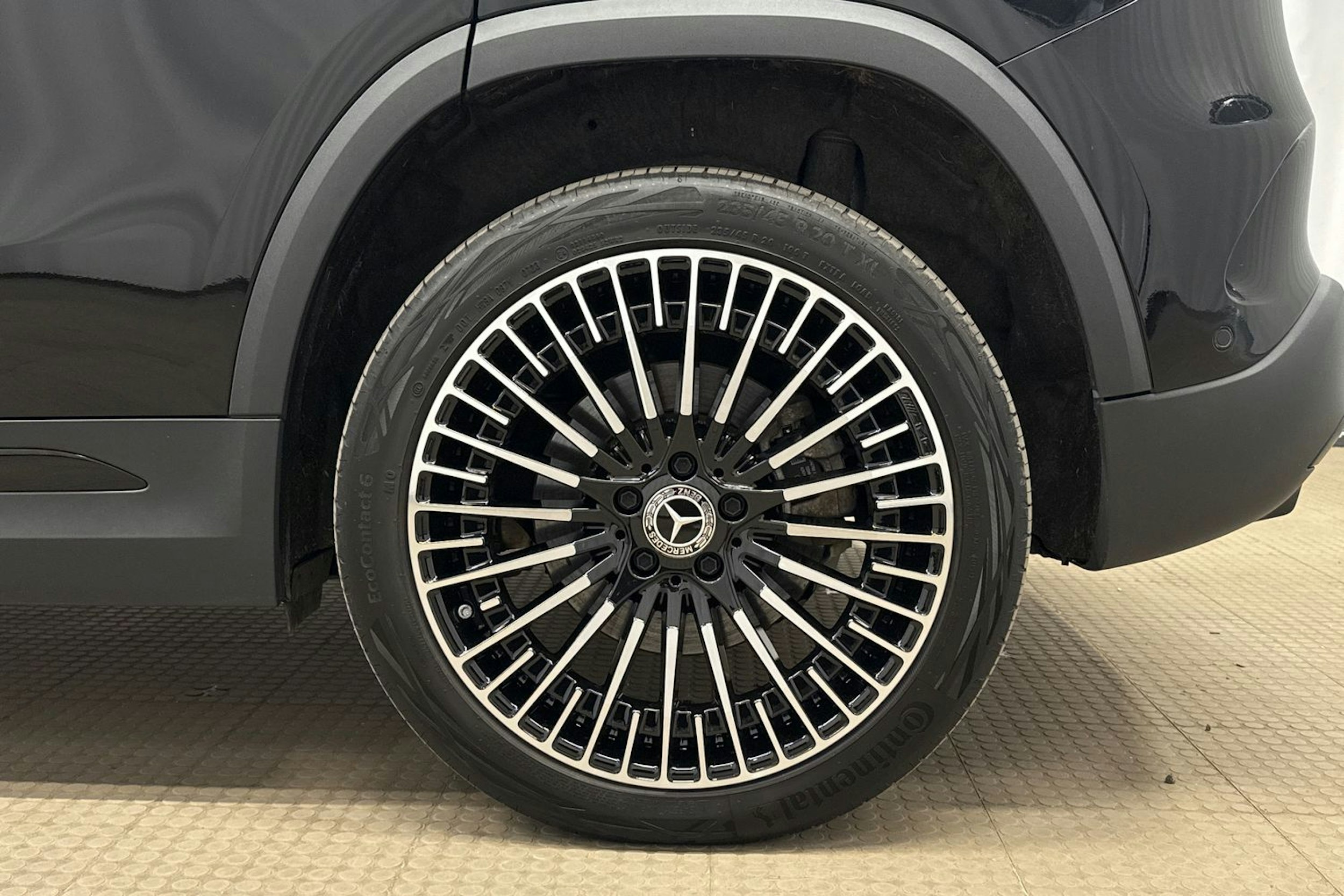 musta Mercedes-Benz EQA 2023 kuva 13.
