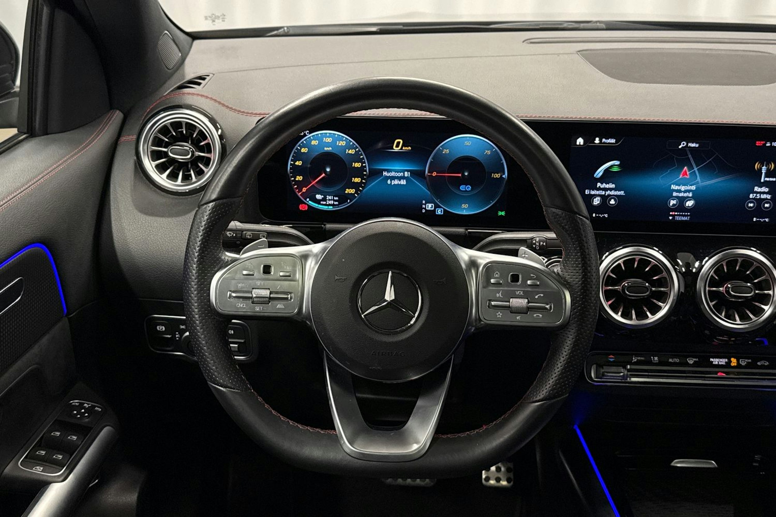musta Mercedes-Benz EQA 2023 kuva 14.