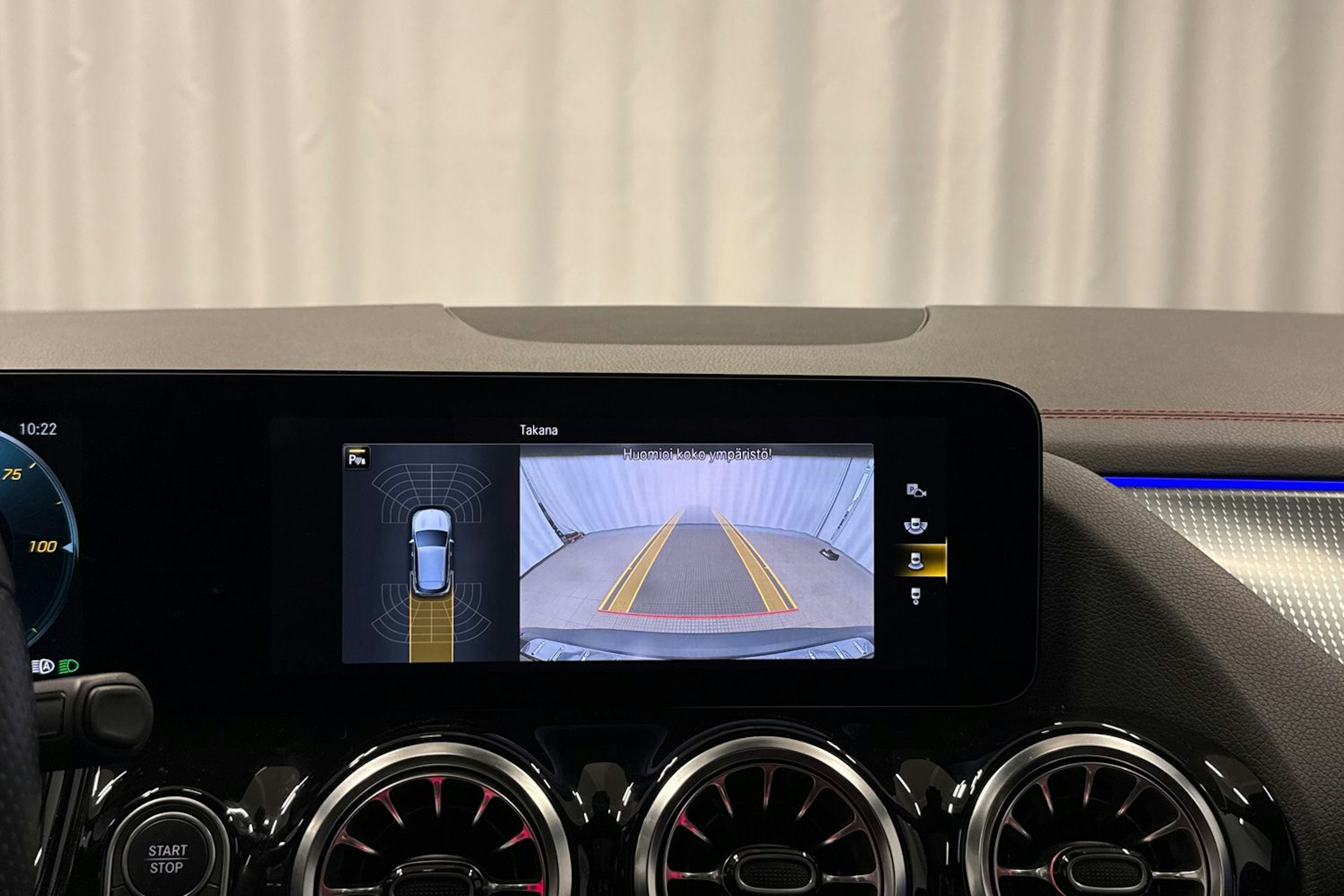 musta Mercedes-Benz EQA 2023 kuva 23.