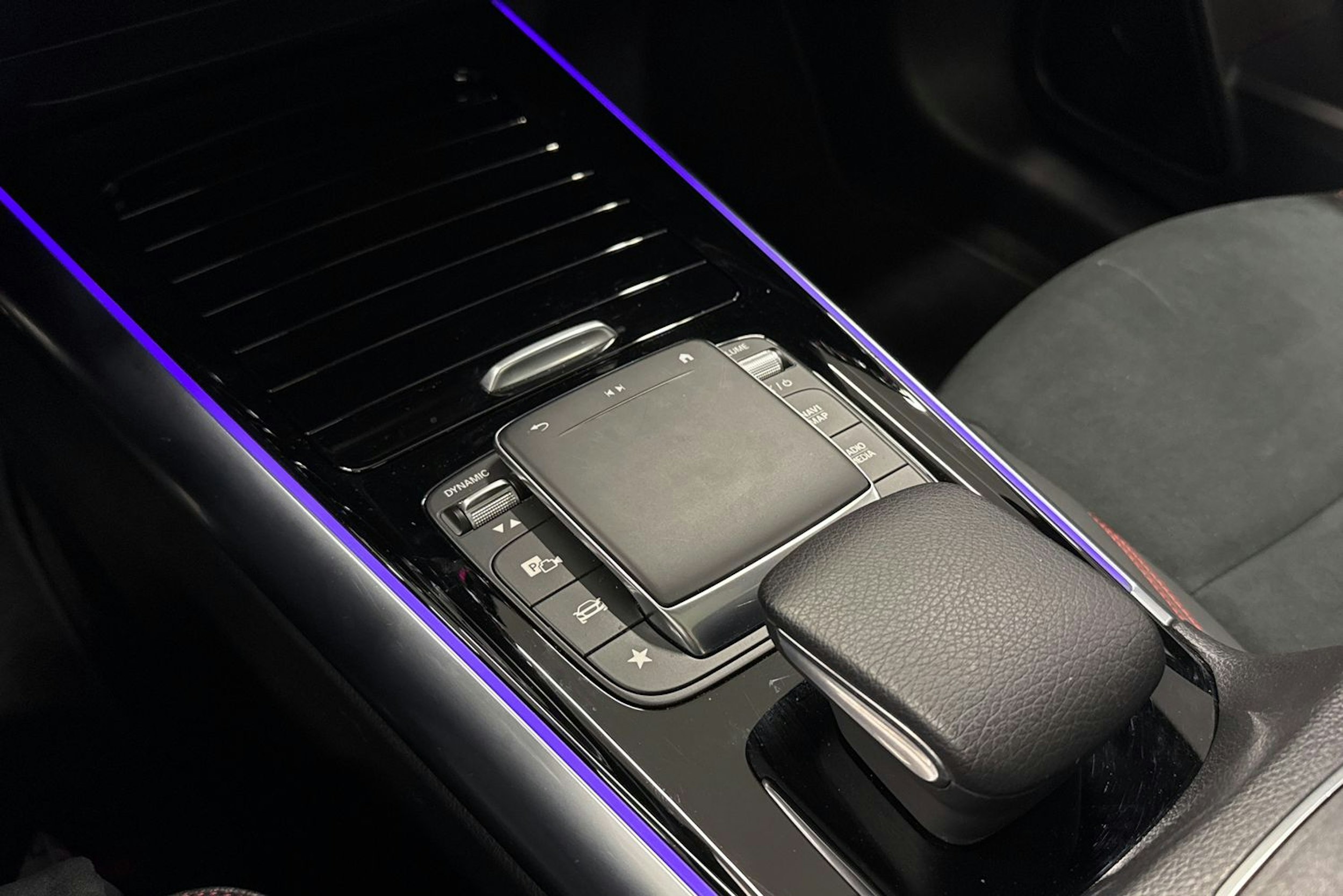 musta Mercedes-Benz EQA 2023 kuva 25.