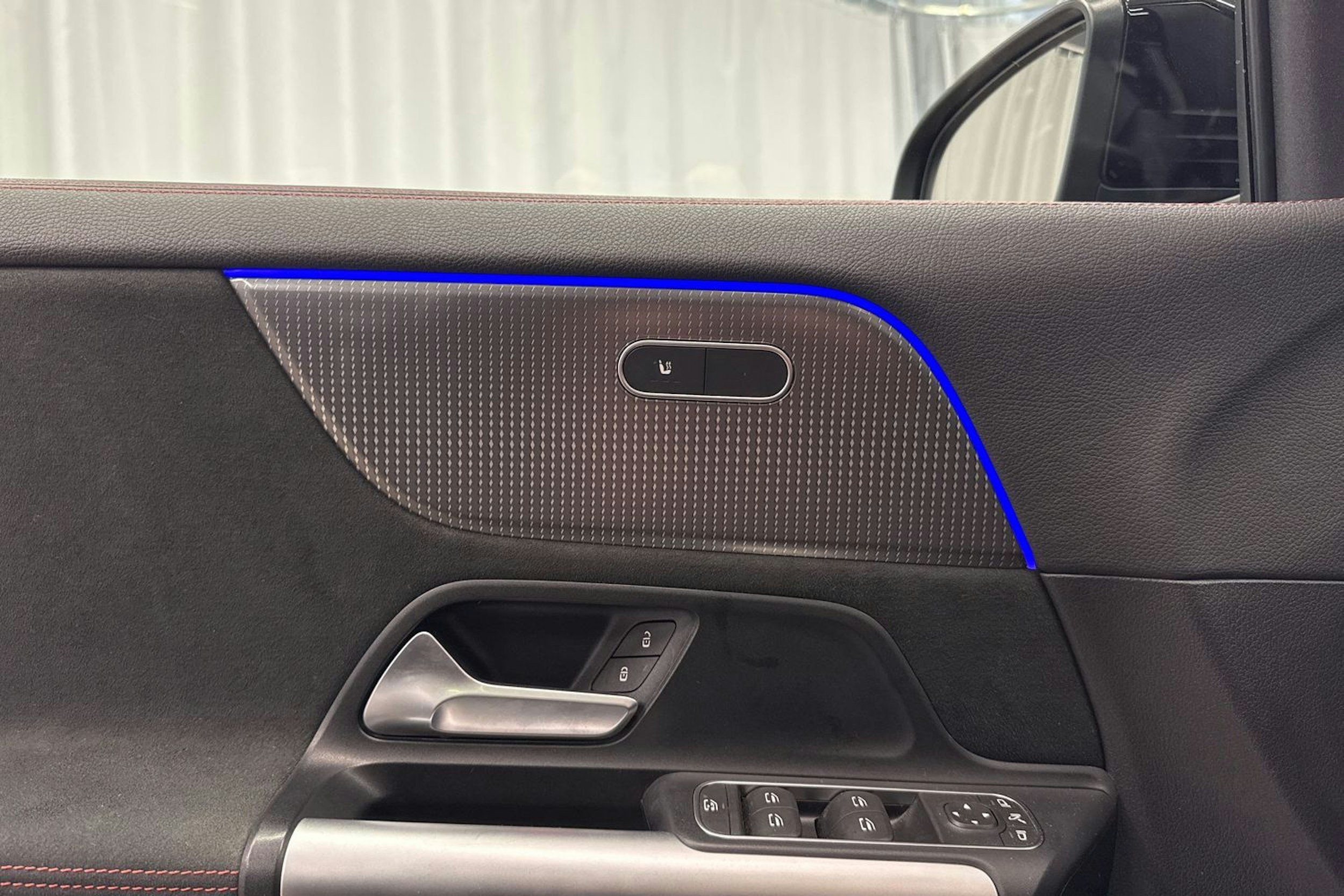 musta Mercedes-Benz EQA 2023 kuva 26.