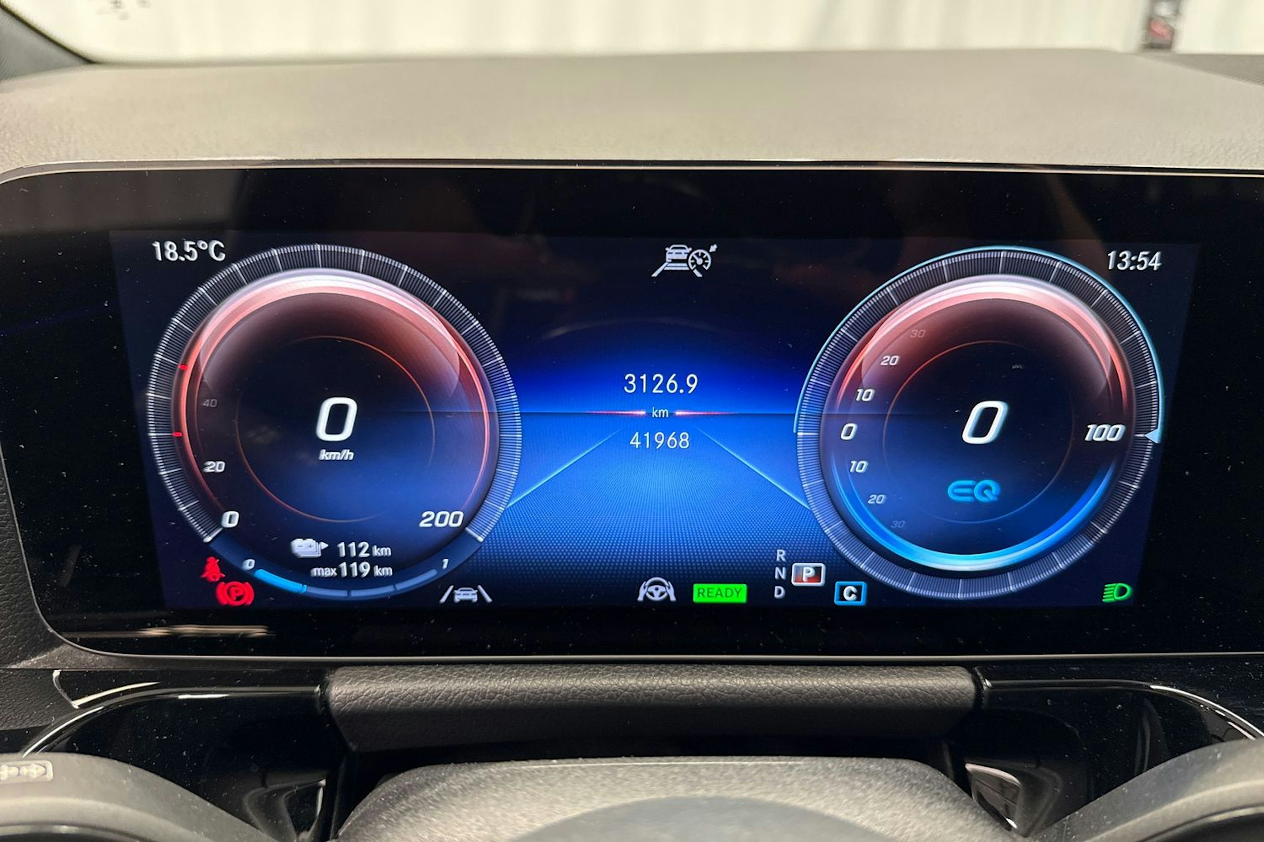 musta Mercedes-Benz EQA 2024 kuva 19.