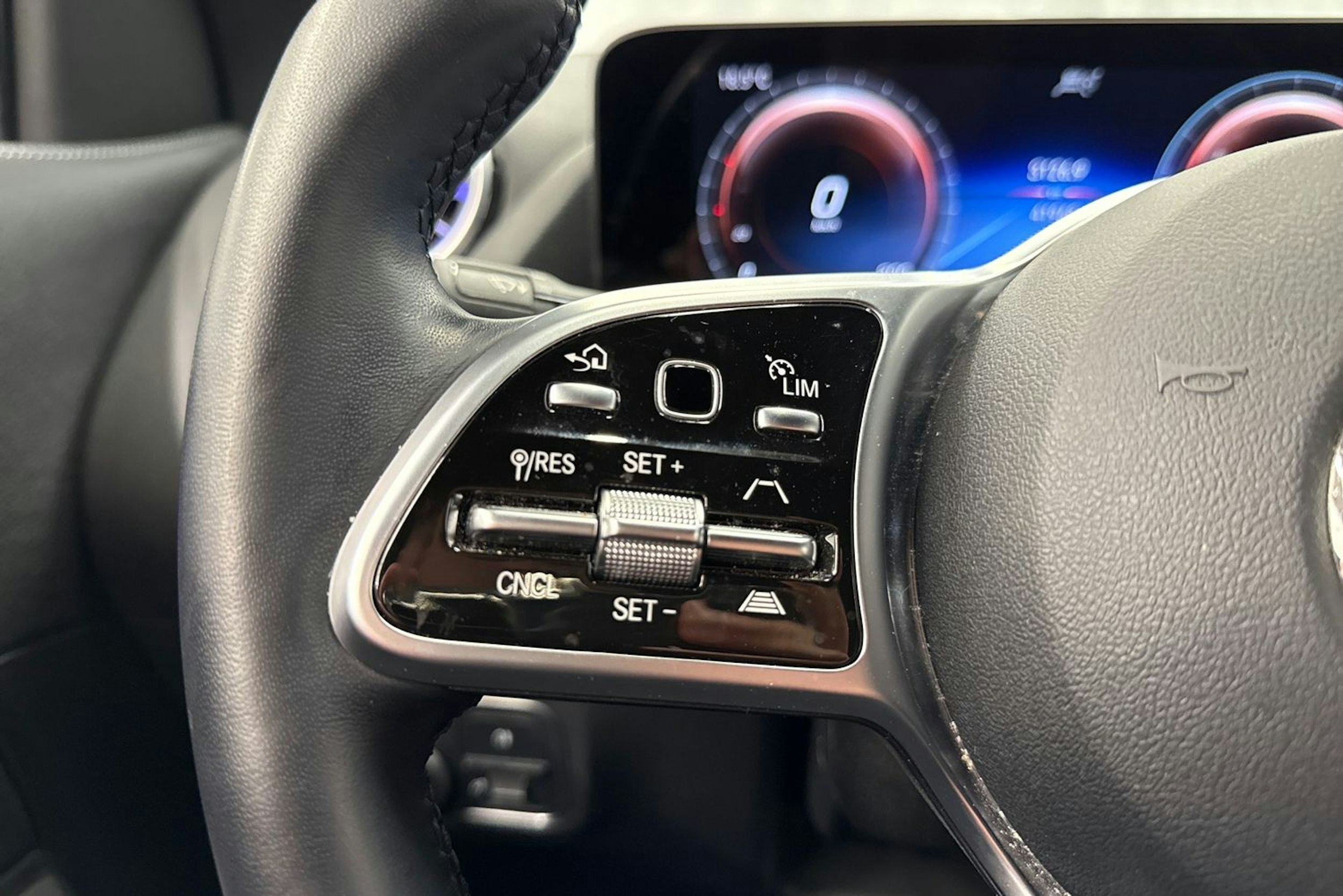 musta Mercedes-Benz EQA 2024 kuva 20.