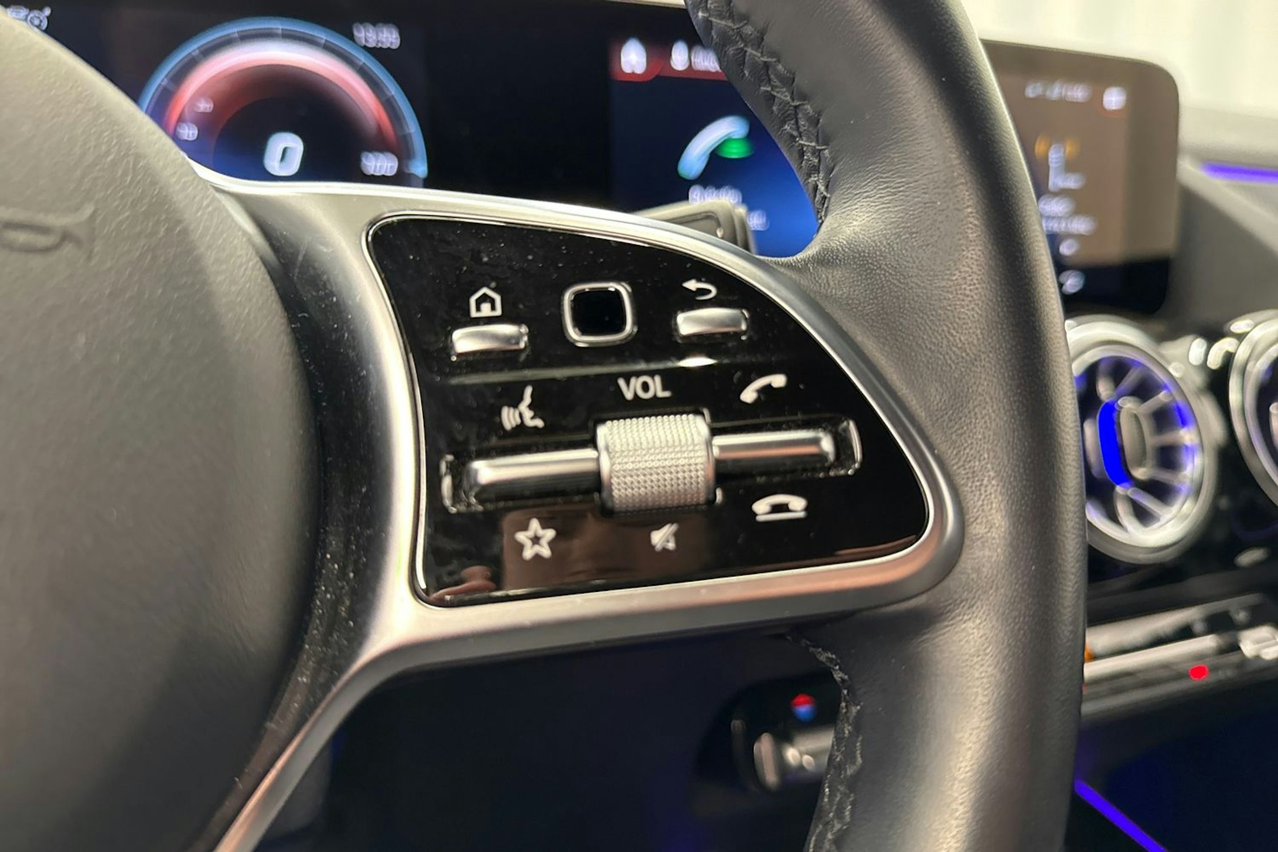 musta Mercedes-Benz EQA 2024 kuva 21.