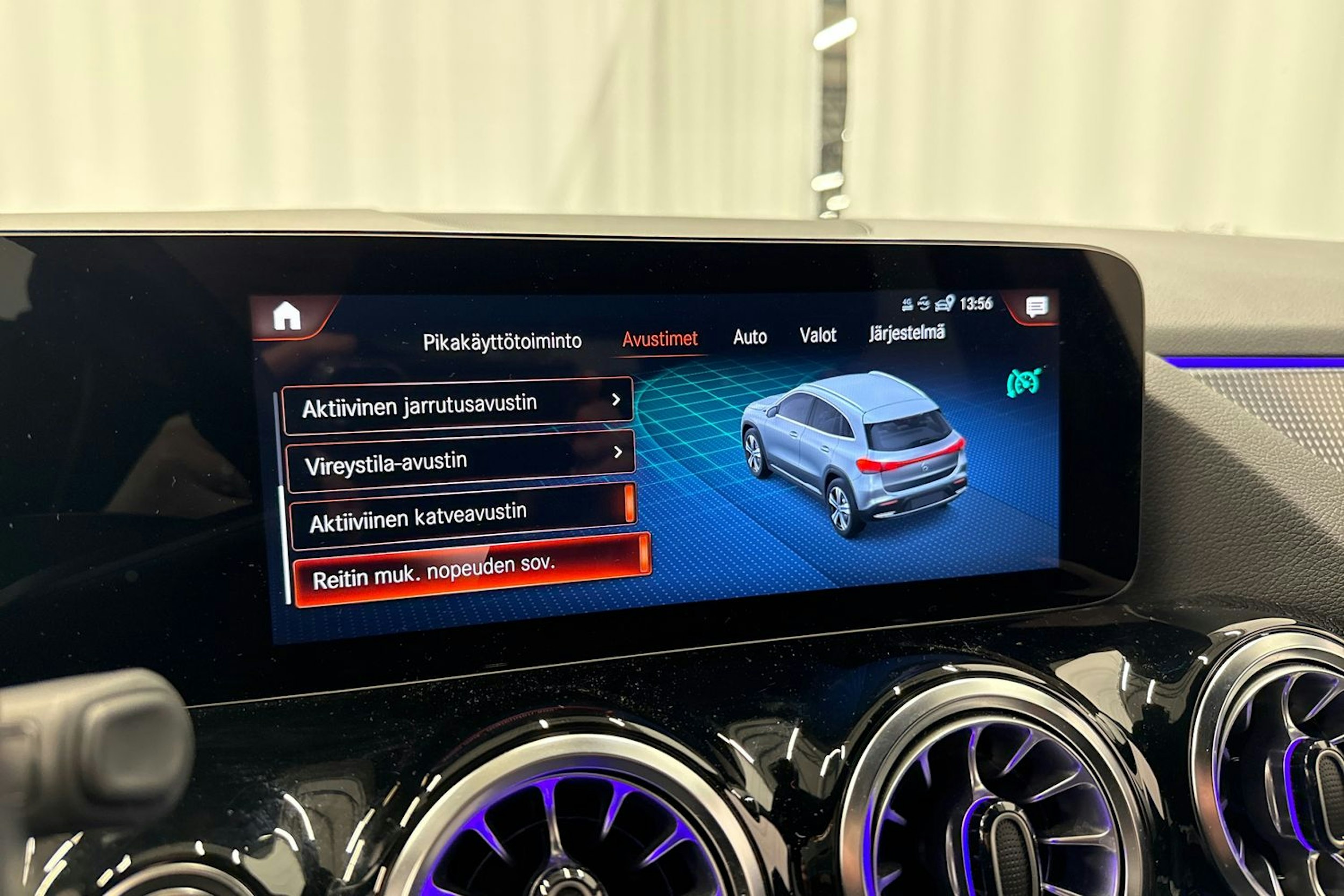 musta Mercedes-Benz EQA 2024 kuva 24.