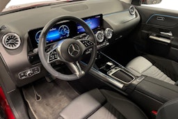 Punainen Mercedes-Benz EQA 2024 kuva 6.