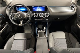 Punainen Mercedes-Benz EQA 2024 kuva 7.