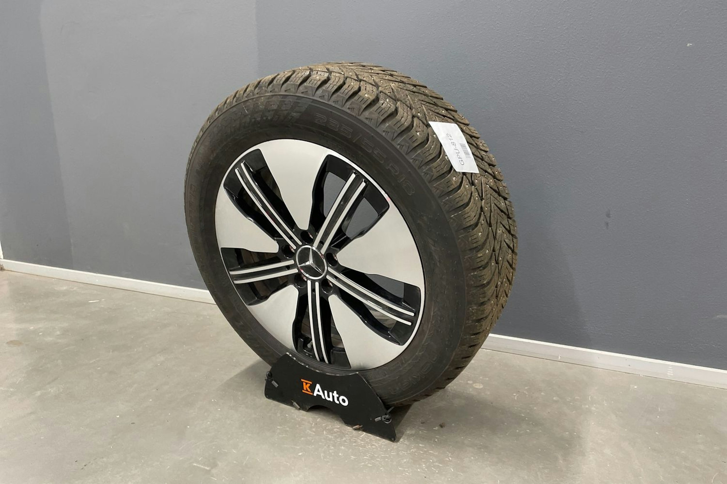 Punainen Mercedes-Benz EQA 2024 kuva 11.