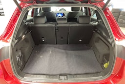 Punainen Mercedes-Benz EQA 2024 kuva 12.