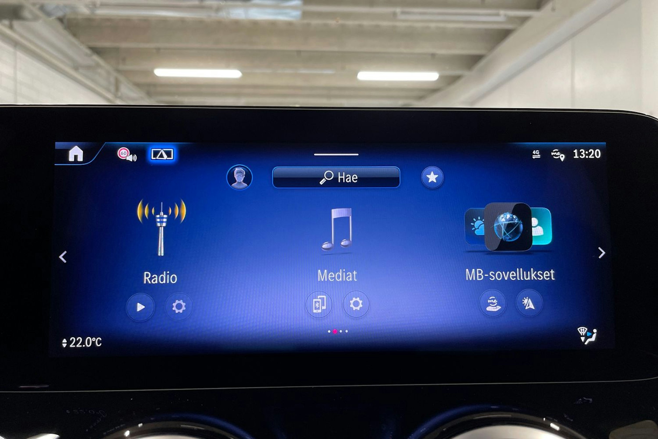 Punainen Mercedes-Benz EQA 2024 kuva 15.