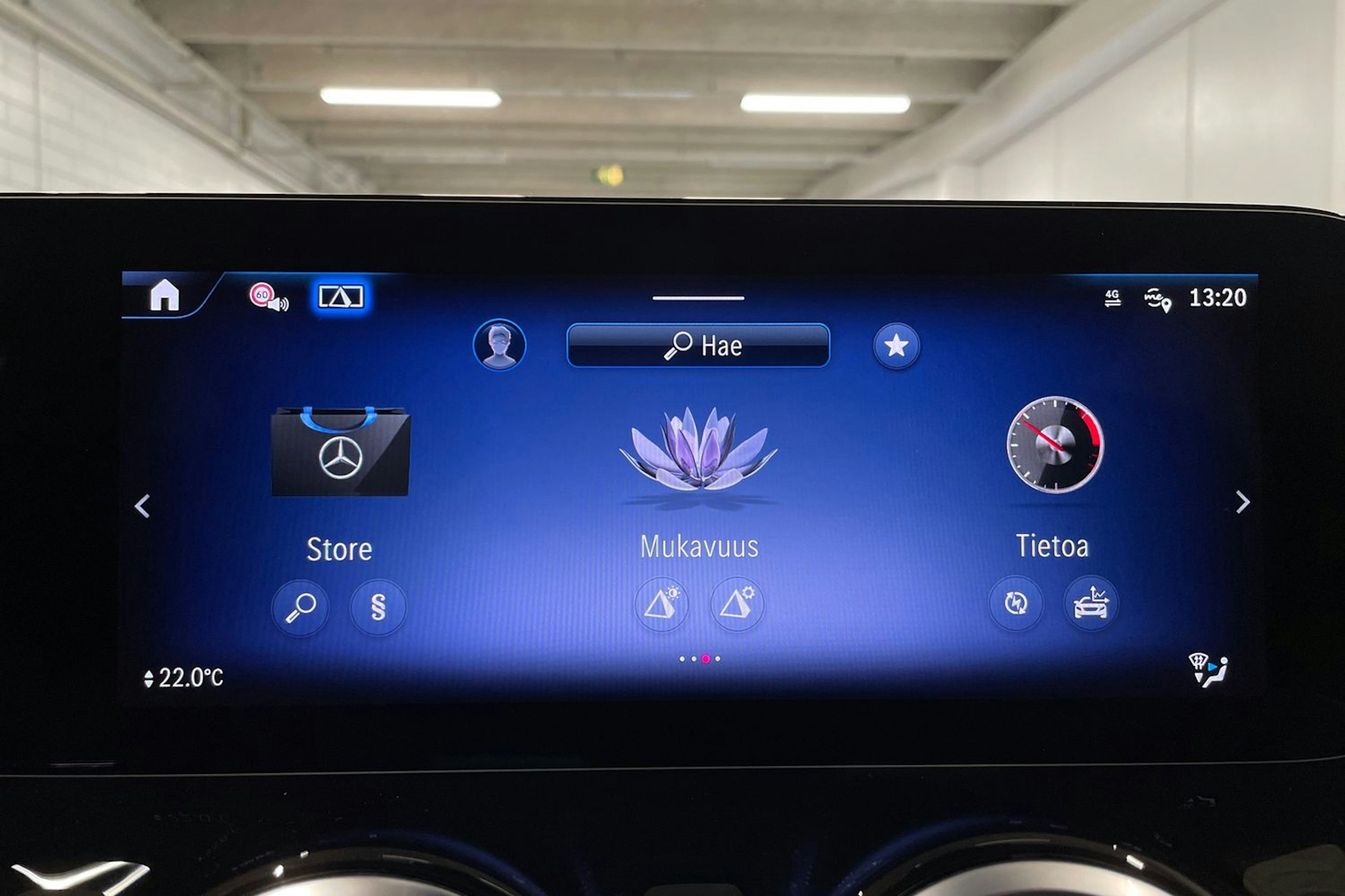Punainen Mercedes-Benz EQA 2024 kuva 16.
