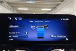 Punainen Mercedes-Benz EQA 2024 kuva 21.