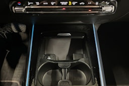Punainen Mercedes-Benz EQA 2024 kuva 23.