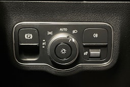 Punainen Mercedes-Benz EQA 2024 kuva 25.