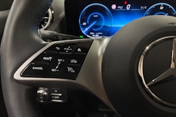Punainen Mercedes-Benz EQA 2024 kuva 26.