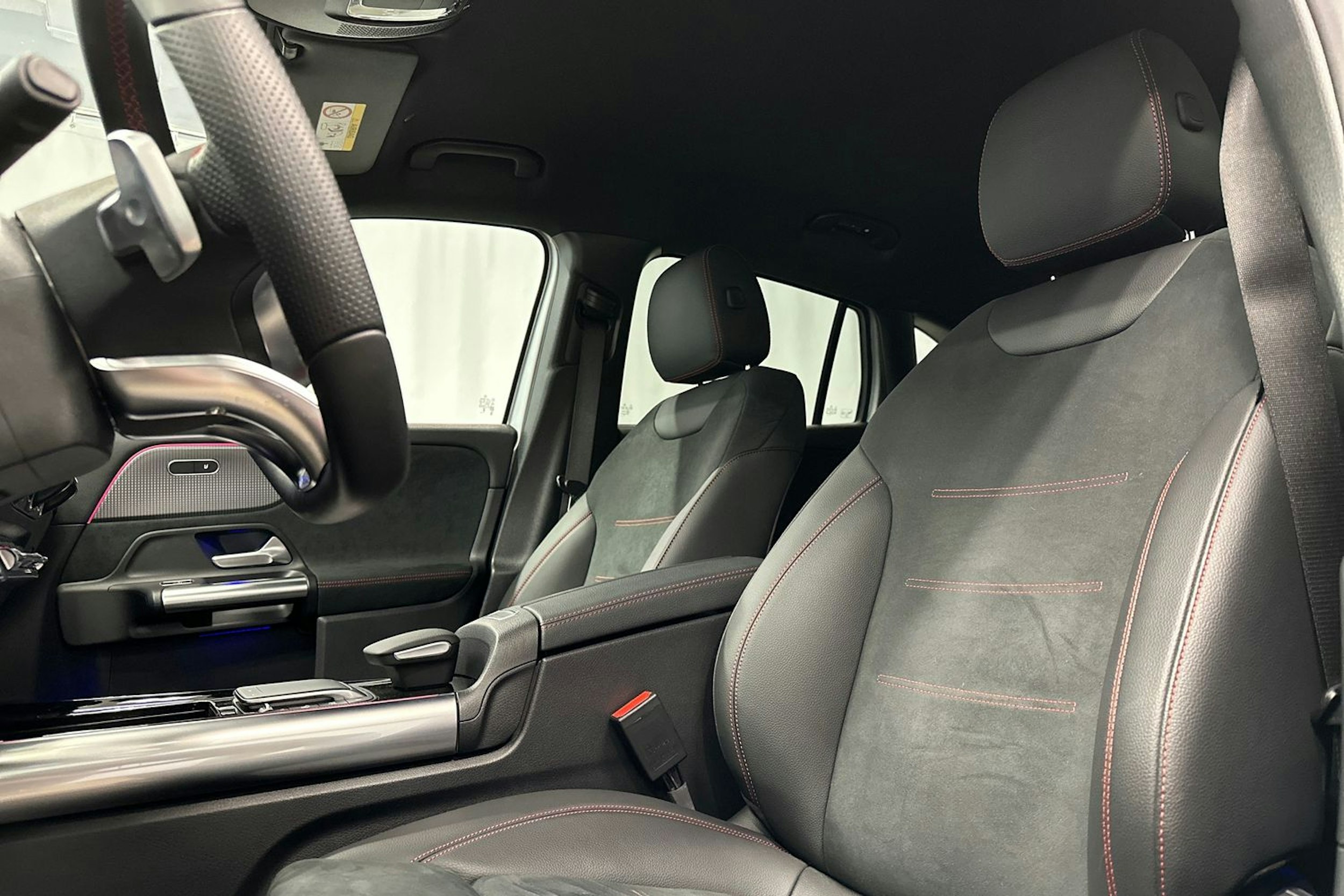 harmaa Mercedes-Benz EQA 2024 kuva 14.