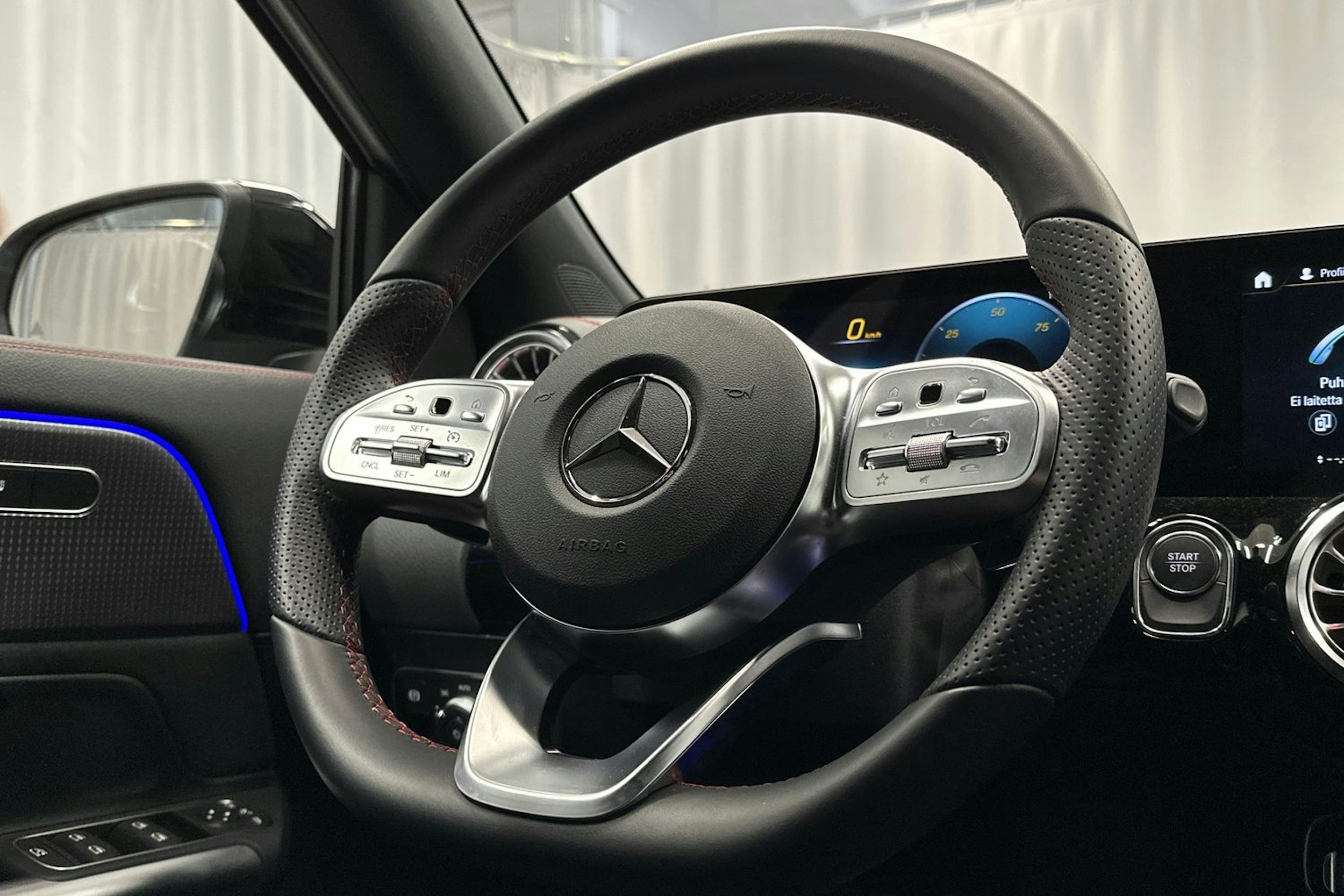 harmaa Mercedes-Benz EQA 2024 kuva 15.