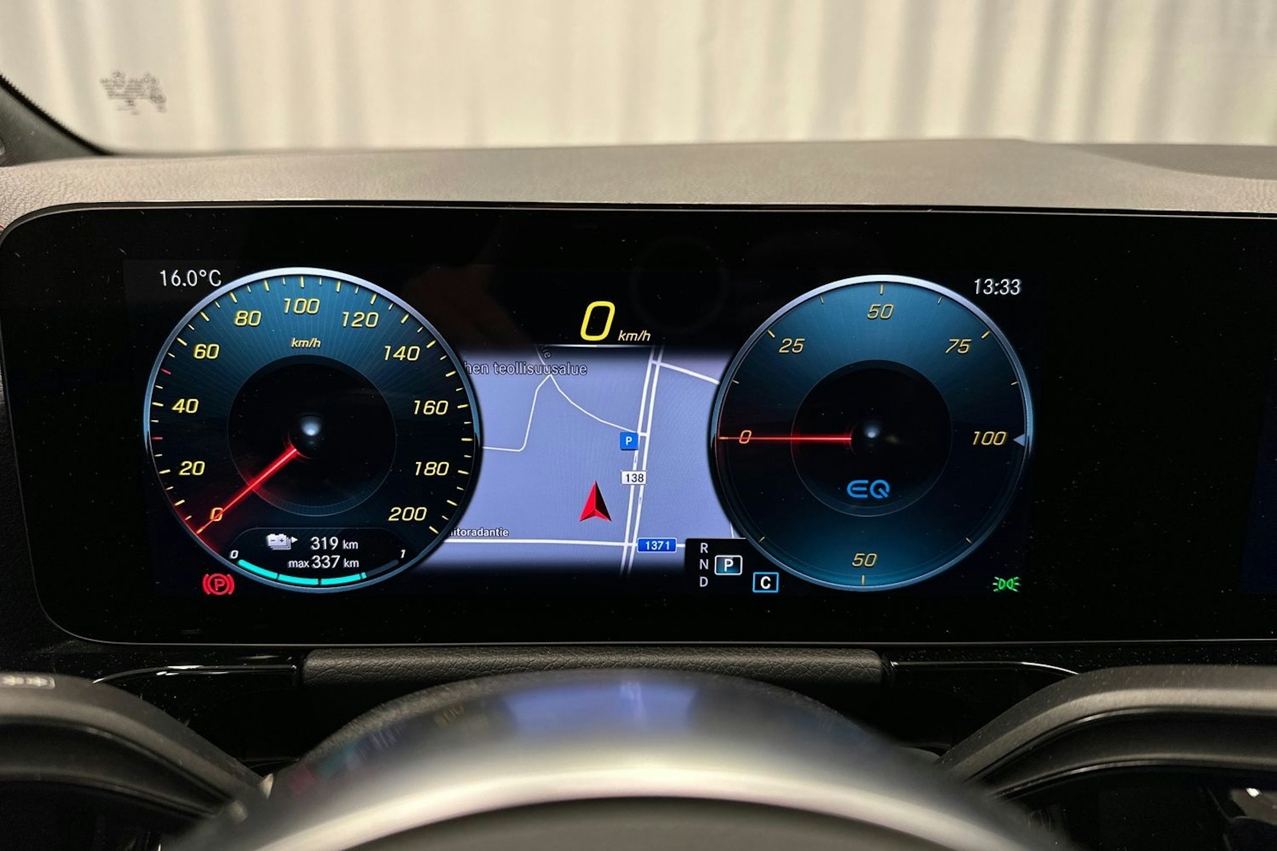 harmaa Mercedes-Benz EQA 2024 kuva 16.