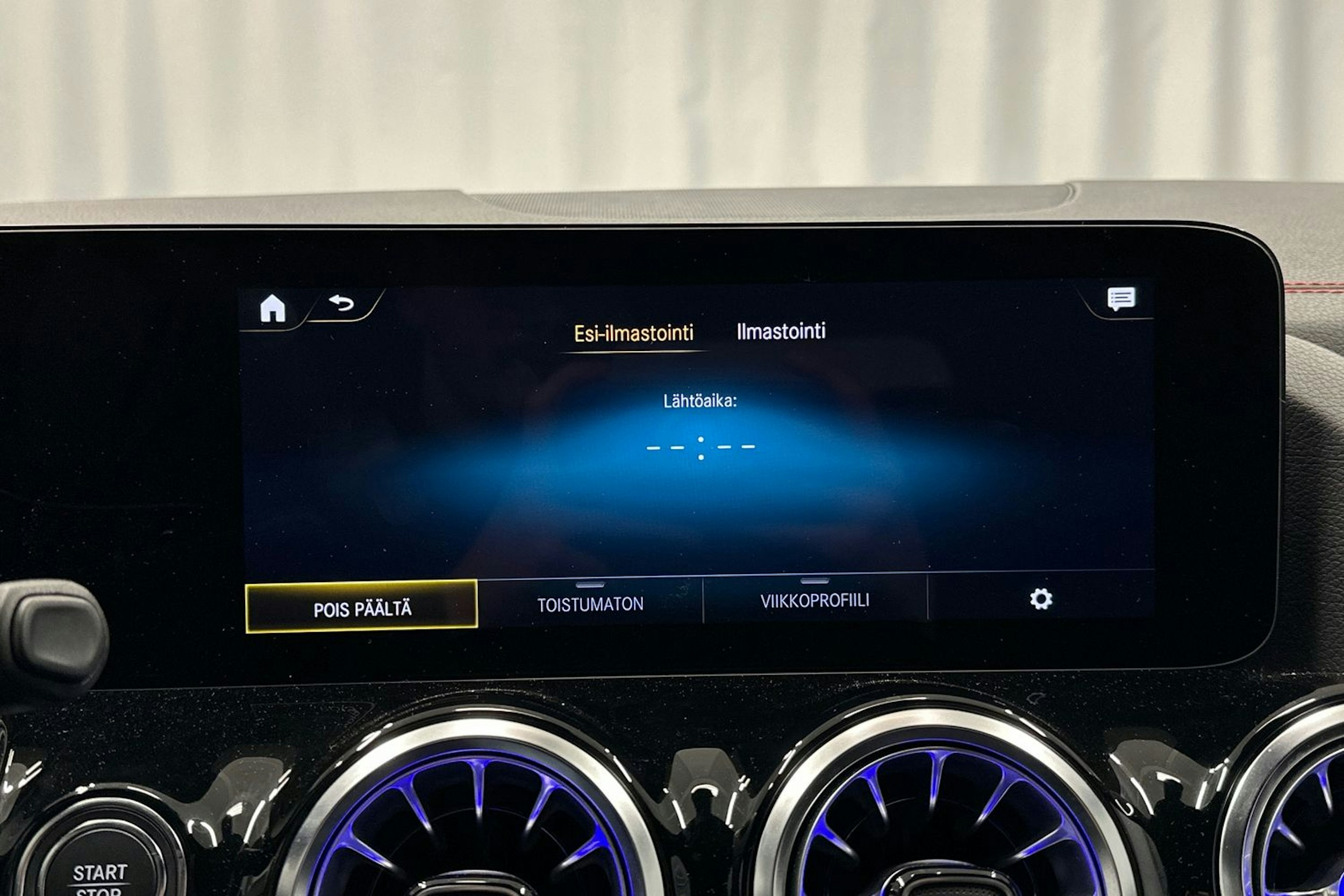 harmaa Mercedes-Benz EQA 2024 kuva 26.
