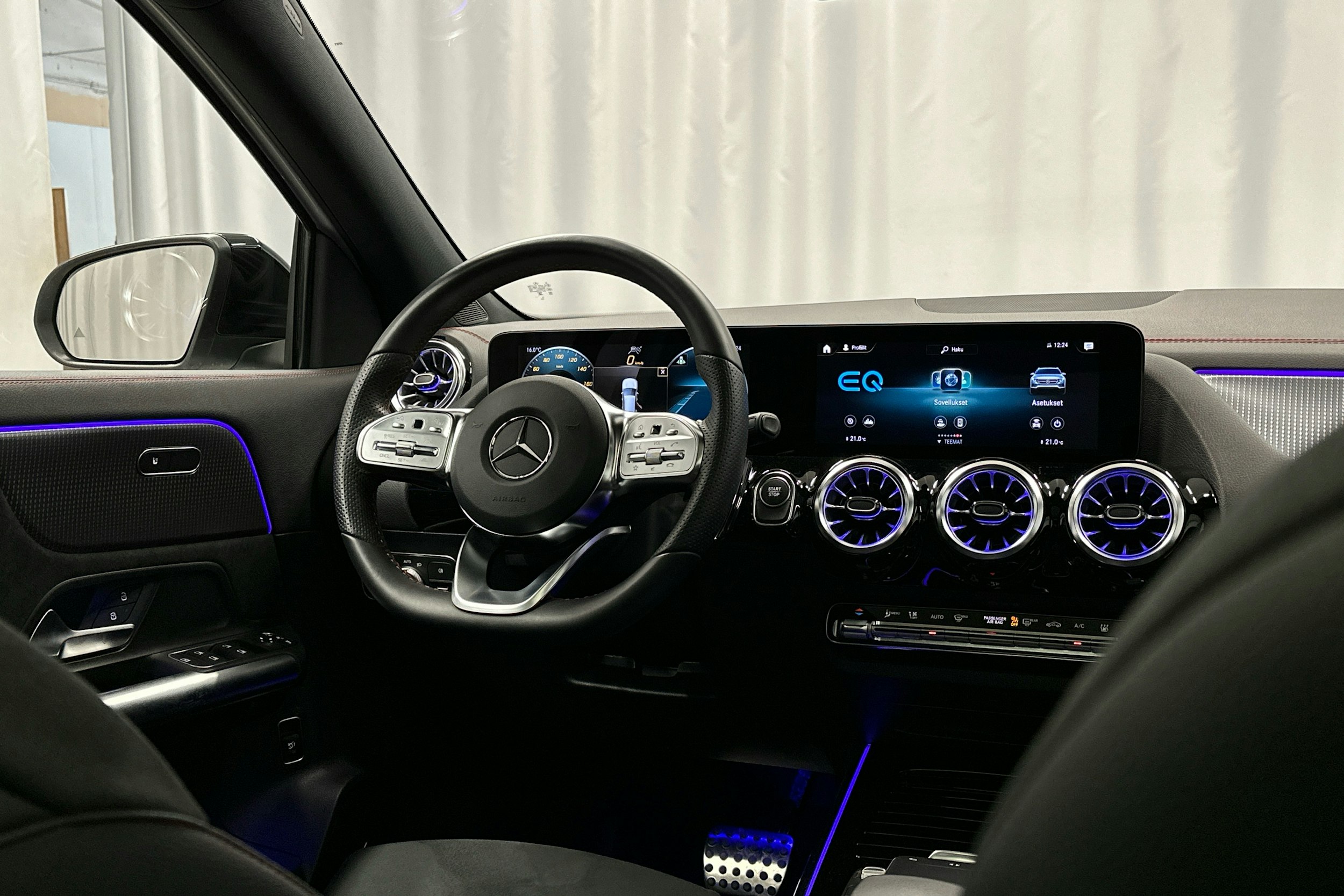 valkoinen Mercedes-Benz EQA 2024 kuva 8.