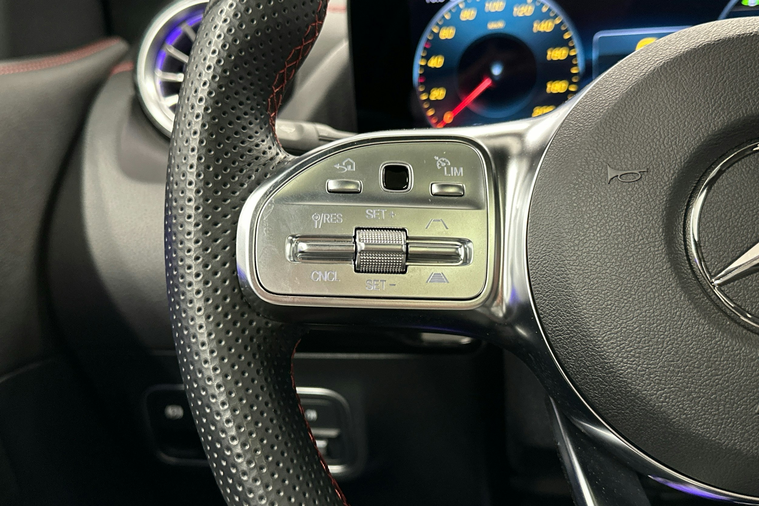 valkoinen Mercedes-Benz EQA 2024 kuva 9.