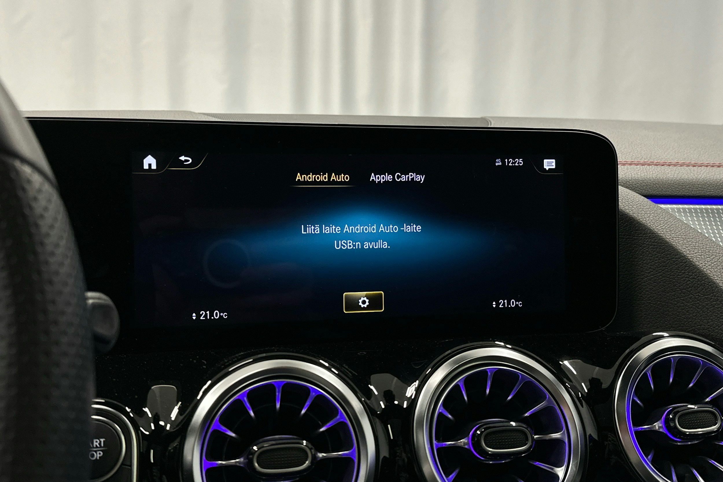 valkoinen Mercedes-Benz EQA 2024 kuva 15.
