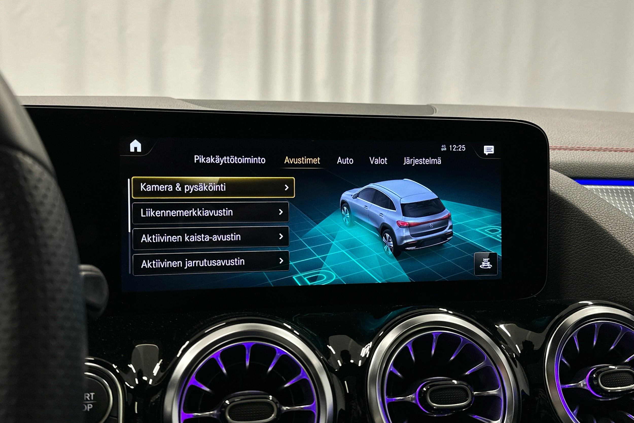 valkoinen Mercedes-Benz EQA 2024 kuva 16.