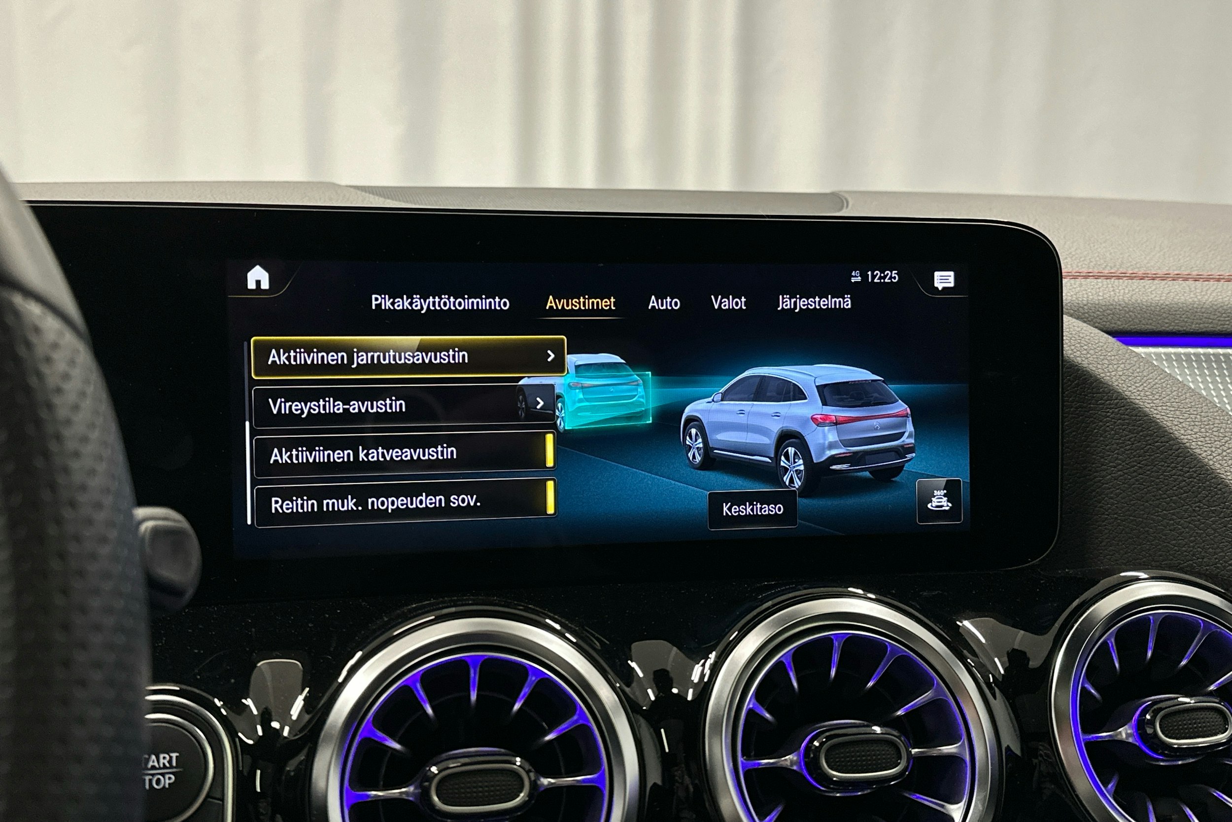 valkoinen Mercedes-Benz EQA 2024 kuva 17.