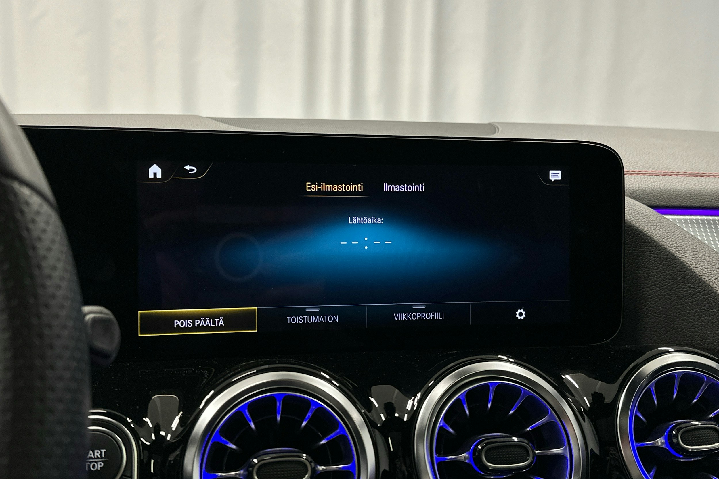valkoinen Mercedes-Benz EQA 2024 kuva 18.