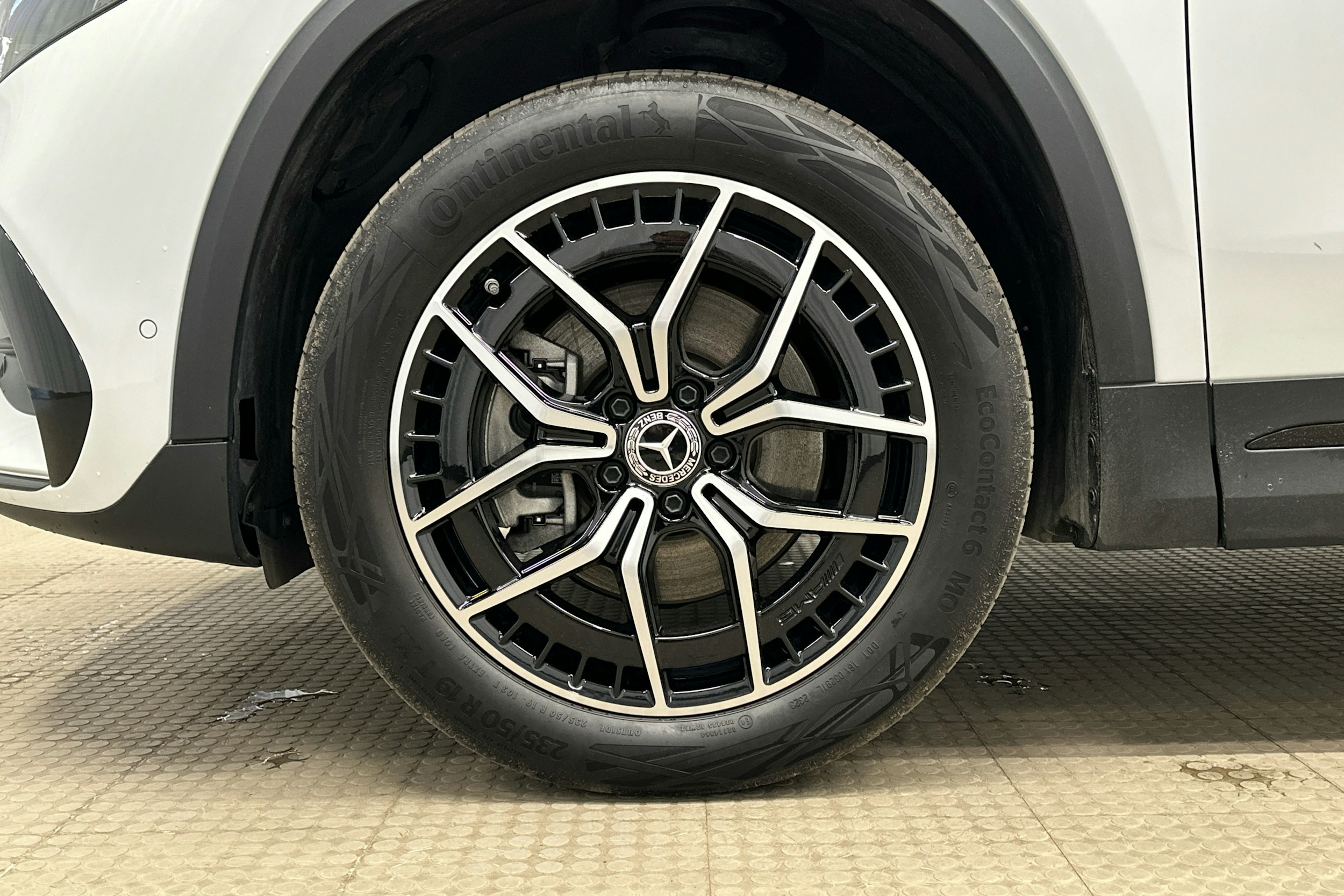 valkoinen Mercedes-Benz EQA 2024 kuva 27.