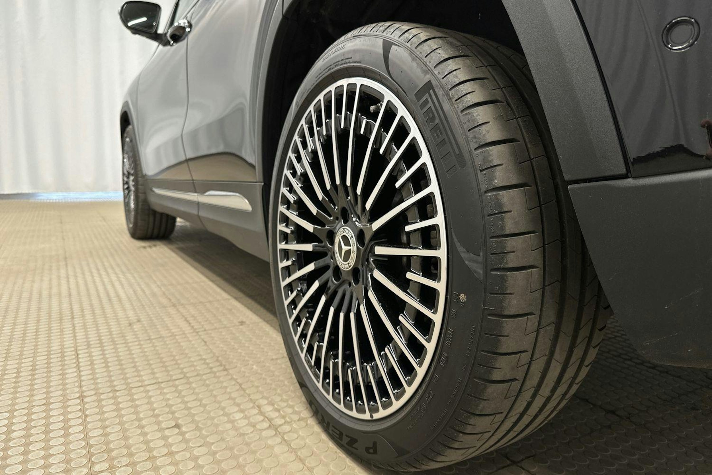 musta Mercedes-Benz EQA 2024 kuva 10.