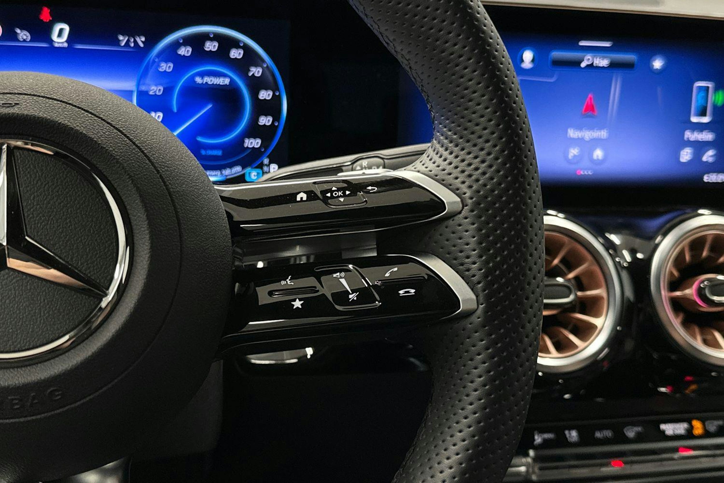 musta Mercedes-Benz EQA 2024 kuva 16.