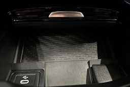 musta Mercedes-Benz EQA 2024 kuva 20.