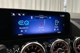 musta Mercedes-Benz EQA 2024 kuva 22.