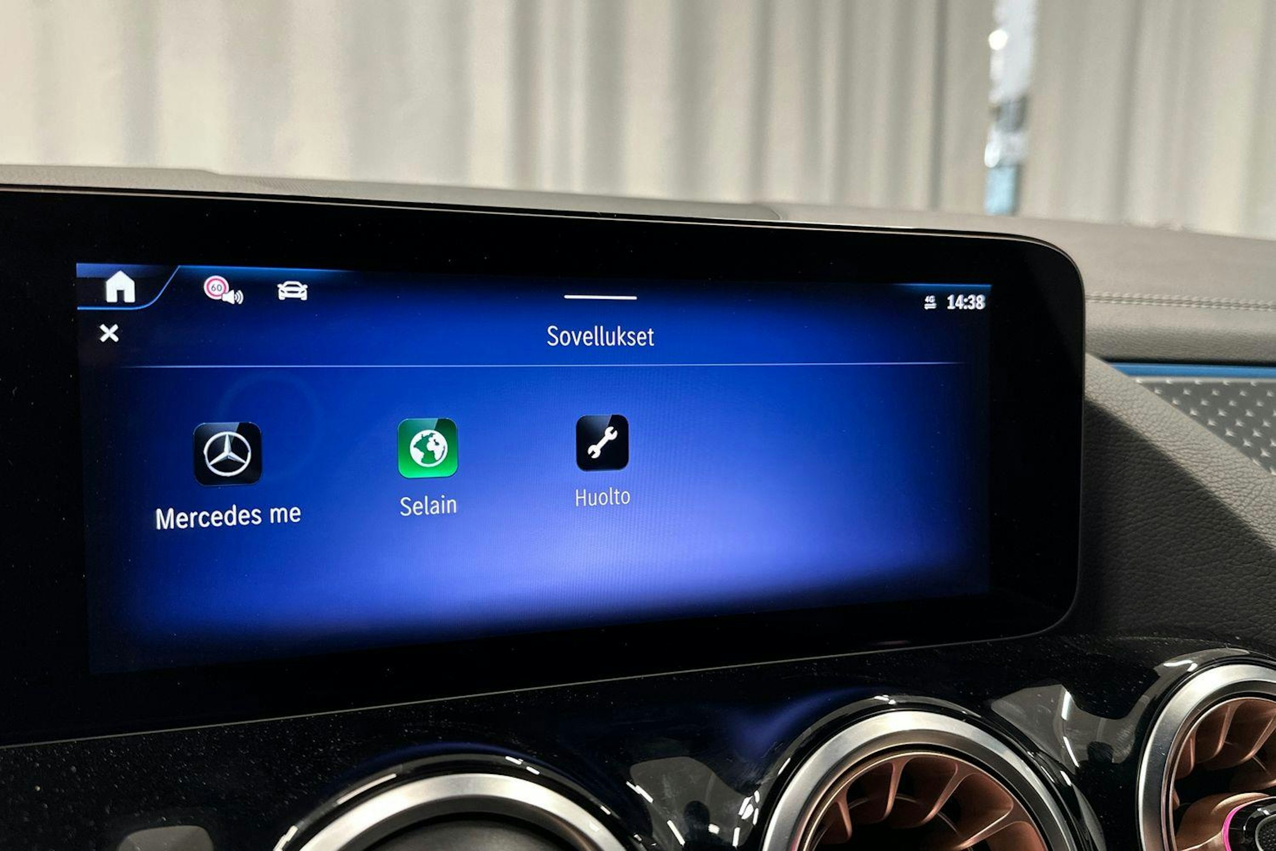 musta Mercedes-Benz EQA 2024 kuva 26.