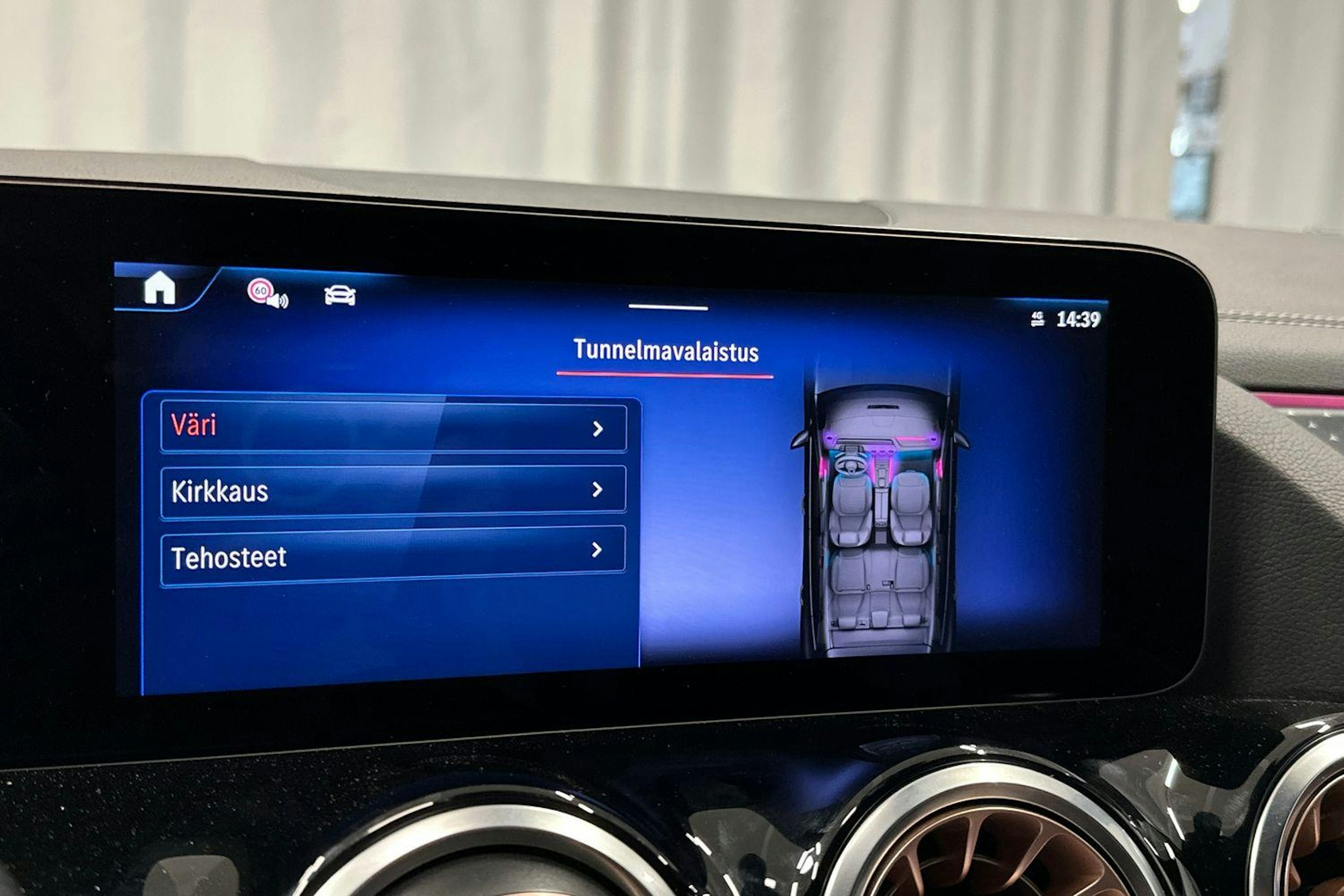 musta Mercedes-Benz EQA 2024 kuva 27.