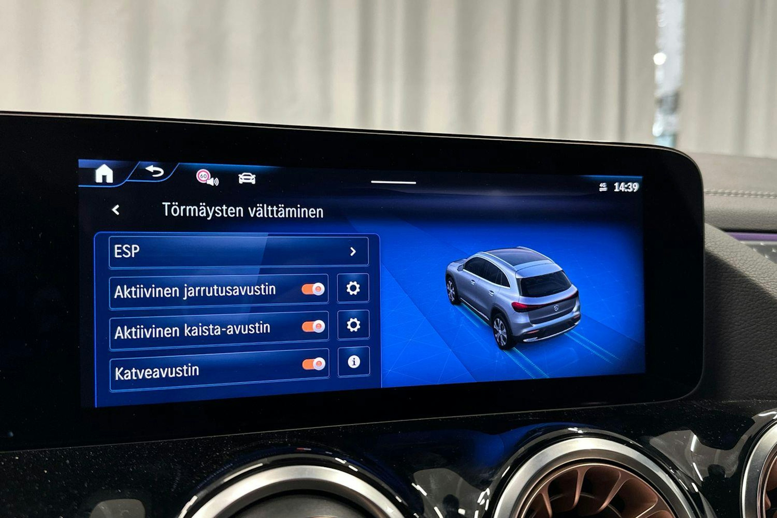 musta Mercedes-Benz EQA 2024 kuva 28.